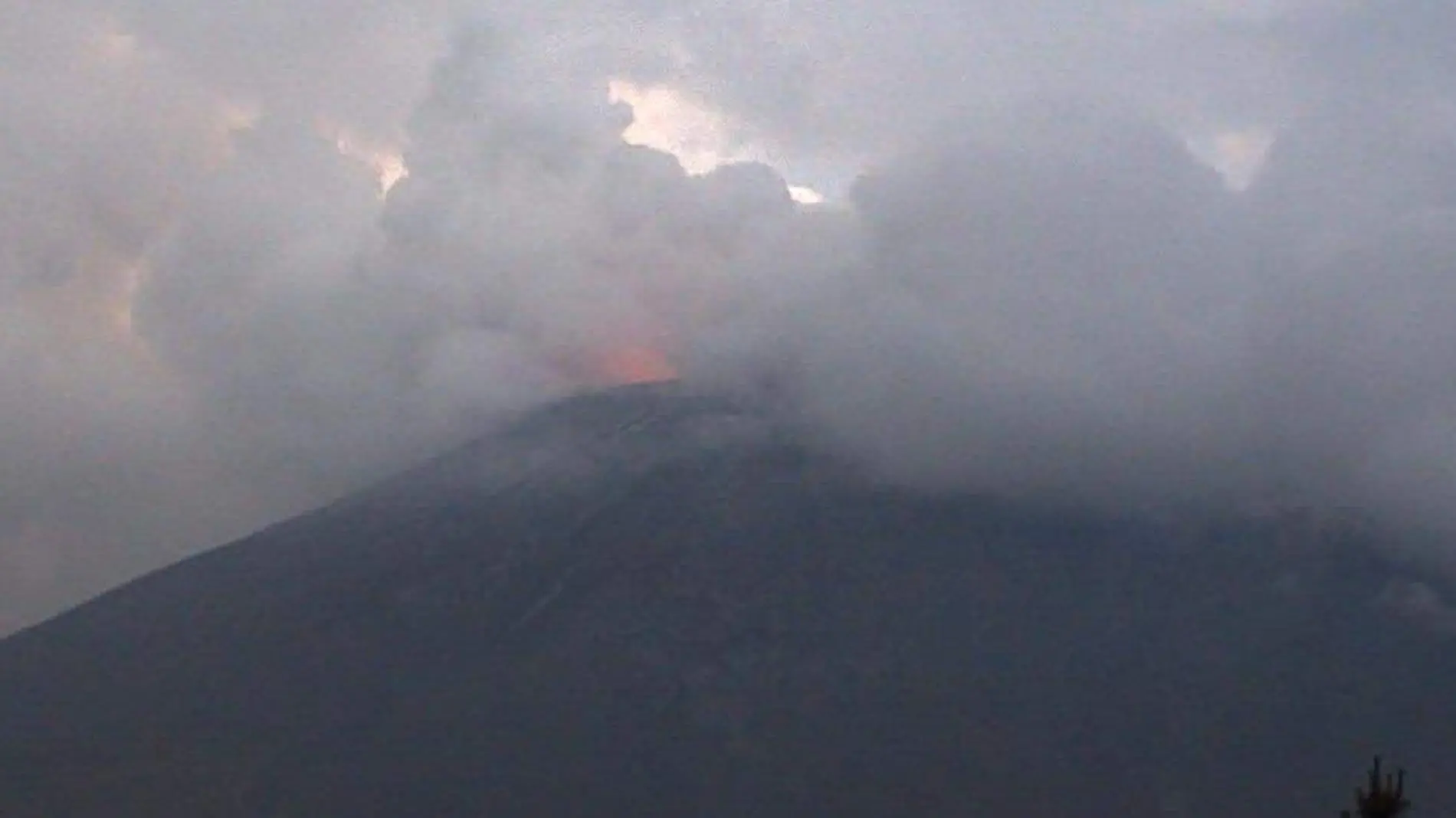 La contingencia ambiental que se vivió por la incesable caída de ceniza del volcán Popocatépetl